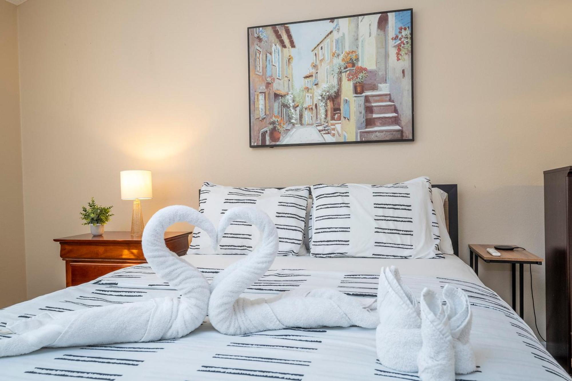 Beautiful Cozy Retreat Near - Spacious Apartment *